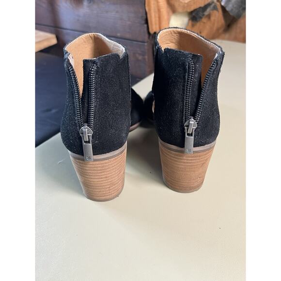 Lucky Brand Keight Black Suede Cut Out Side Peep Toe Sandal Booties Women 8M - Picture 5 of 8